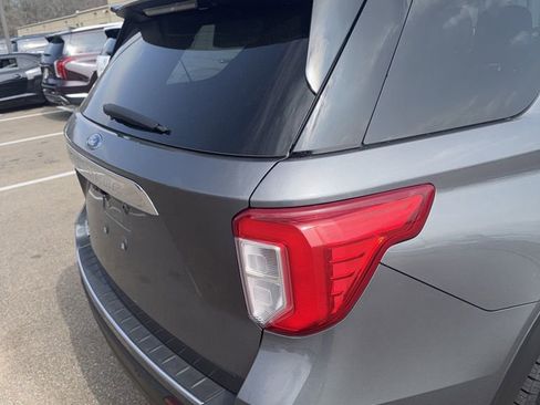 Used 2023 Ford Explorer Limited w/ Equipment Group 301A image 8