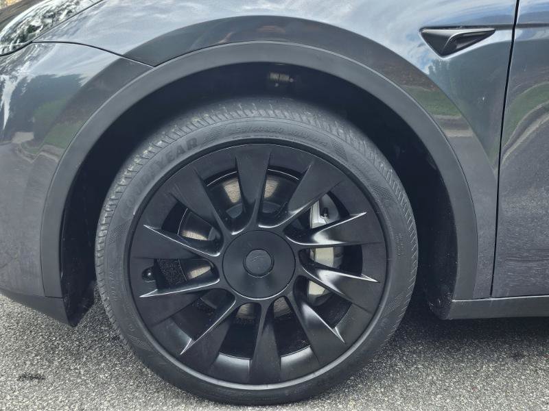 Used 2023 Tesla Model Y AWD image 18