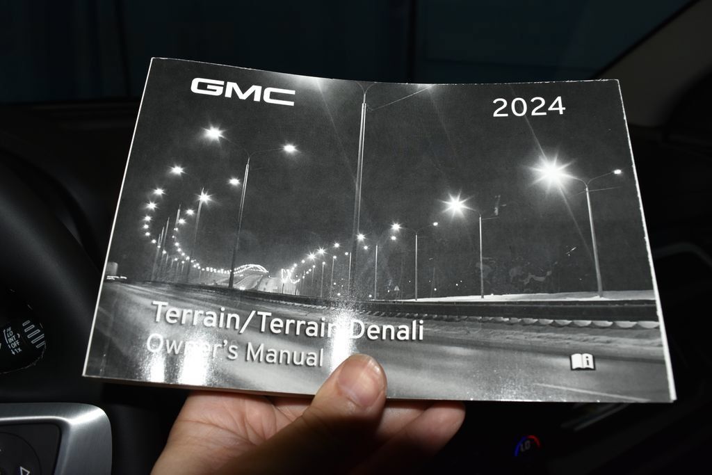 Used 2024 GMC Terrain SLT w/ Tech Package AWD/4WD image 12