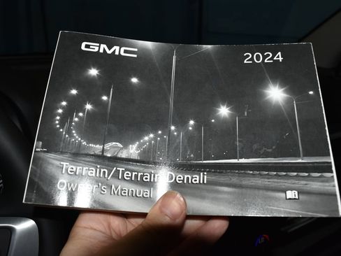 Used 2024 GMC Terrain SLT w/ Tech Package AWD/4WD image 12