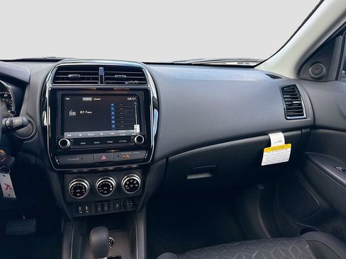 Used 2025 Mitsubishi Outlander Sport LE AWD/4WD image 24