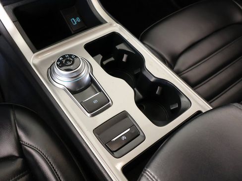 Used 2024 Ford Edge SEL image 9