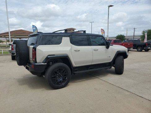 New 2026 GMC Hummer EV SUV w/ LPO, Roof Cross Rail Package AWD/4WD image 7
