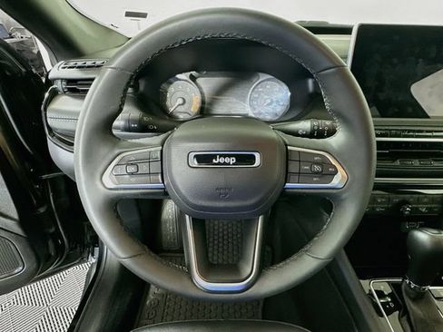 Used 2025 Jeep Compass Latitude w/ Convenience Group AWD/4WD image 13