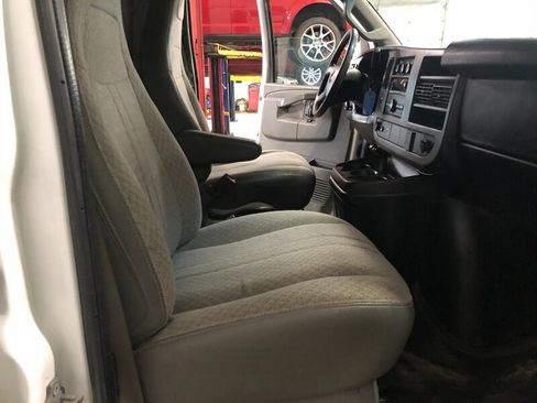 Used 2017 GMC Savana 2500 Extended image 12