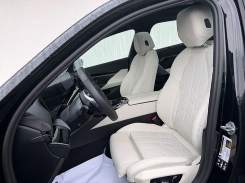 Used 2026 BMW 530i xDrive w/ Executive Package image 10