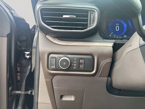 Used 2020 Ford Explorer Platinum w/ Premium Technology Package AWD/4WD image 29