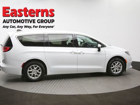 Used 2023 Chrysler Voyager LX image 43