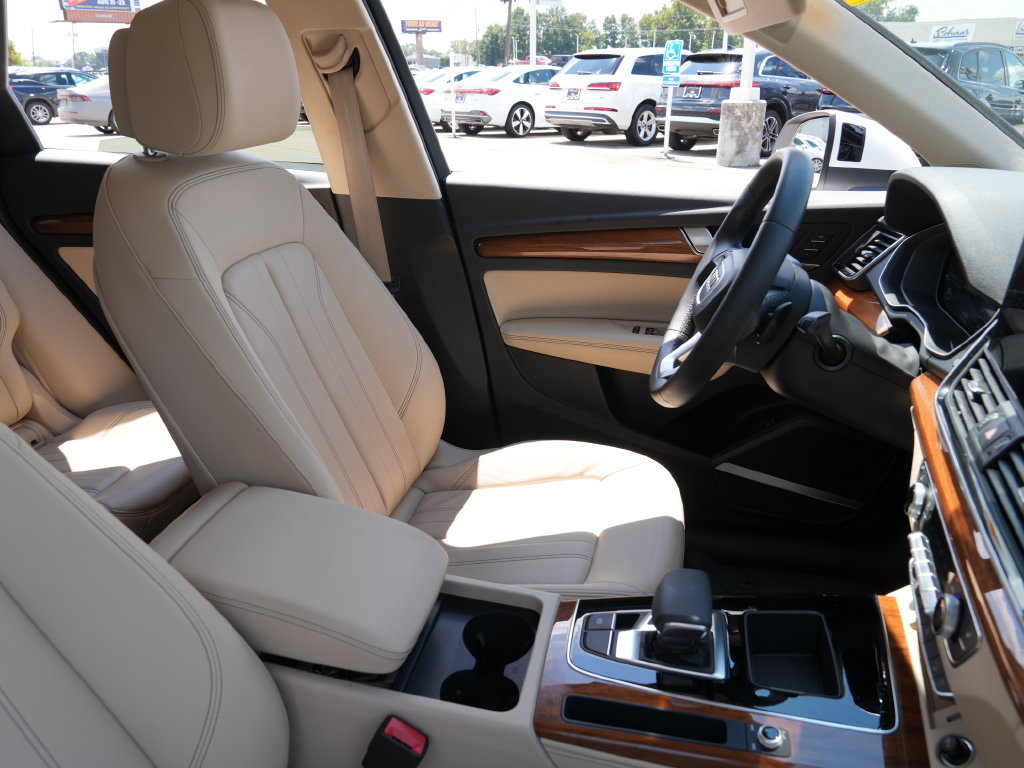 Used 2023 Audi Q5 2.0T Premium Plus w/ Premium Plus Package AWD/4WD image 16