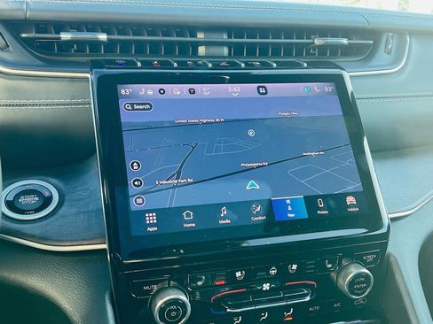 Used 2022 Jeep Grand Cherokee Overland w/ Advanced Protech Group III image 20