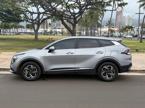 Used 2023 Kia Sportage LX FWD image 2