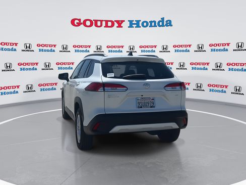 Used 2025 Toyota Corolla Cross LE FWD image 7