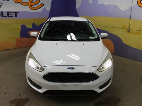 Used 2017 Ford Focus SE w/ SE Winter Package FWD image 3
