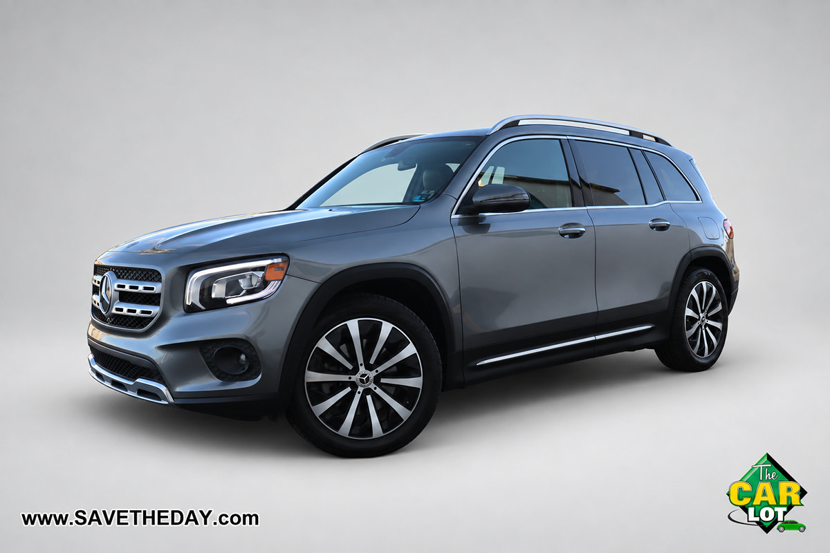 Used 2022 Mercedes-Benz GLB 250 4MATIC w/ Premium Package Lite image 2