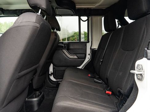 Used 2018 Jeep Wrangler Unlimited Sport S AWD/4WD image 17
