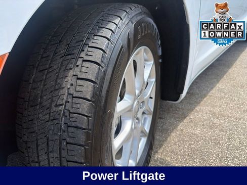Used 2023 Chrysler Pacifica Touring-L FWD image 16