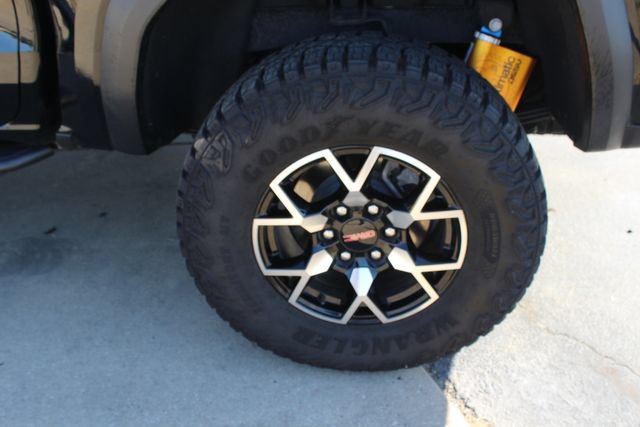 Used 2024 GMC Canyon AT4X AWD/4WD image 12
