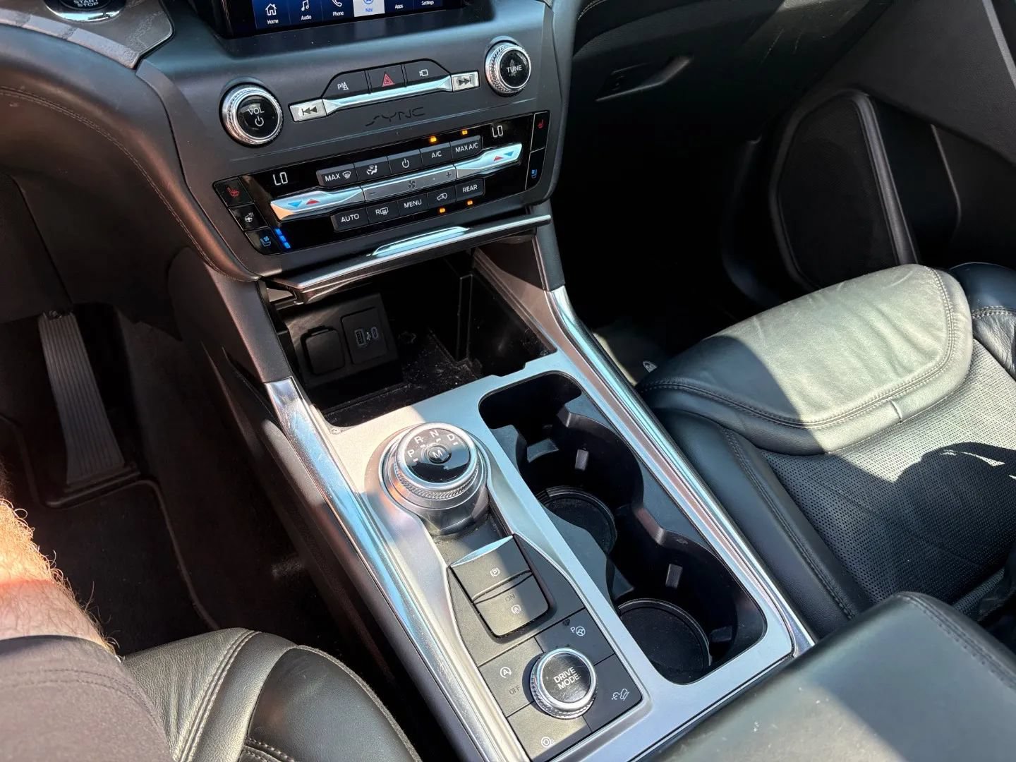 Used 2020 Ford Explorer Platinum w/ Premium Technology Package AWD/4WD image 11