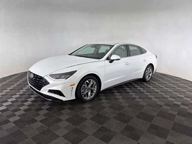 Used 2023 Hyundai Sonata SEL w/ Preferred Accessory Package FWD image 3