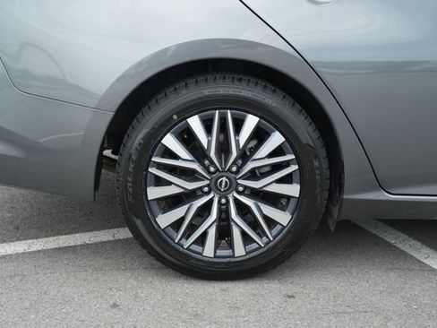 Used 2025 Nissan Altima 2.5 SV FWD image 44