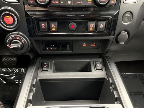 Used 2023 Nissan Titan PRO-4X w/ Pro-4x Convenience Package AWD/4WD image 17