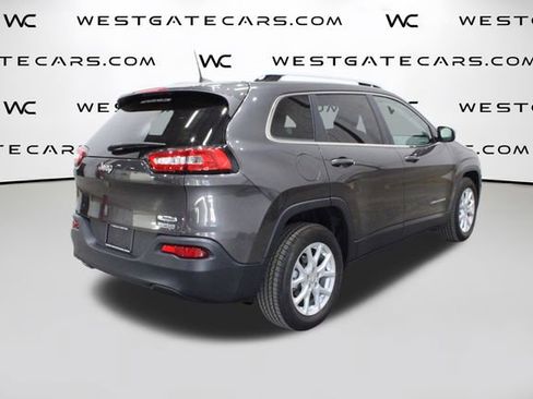 Used 2017 Jeep Cherokee Latitude w/ Comfort/Convenience Group image 39