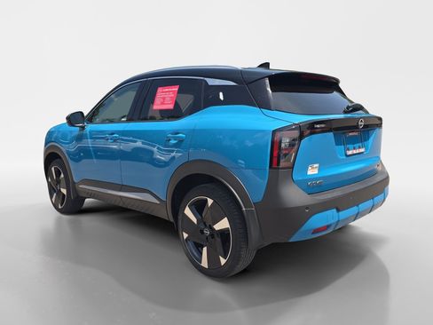 Certified 2025 Nissan Kicks SR FWD image 3