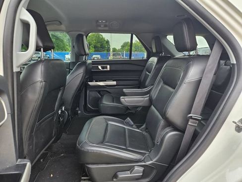 Used 2022 Ford Explorer XLT w/ Equipment Group 202A RWD image 5