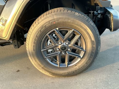 New 2025 Jeep Gladiator Sport image 10