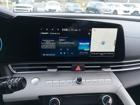 Used 2025 Hyundai Elantra Limited image 22