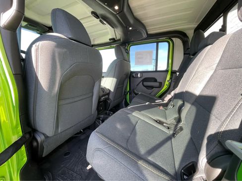 New 2025 Jeep Gladiator Sport image 22