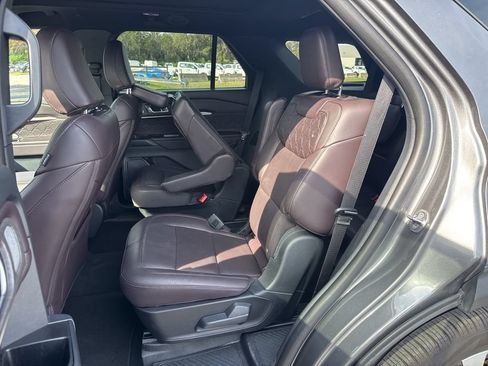 Certified 2025 Ford Explorer Platinum w/ LUX Leather Package AWD/4WD image 18