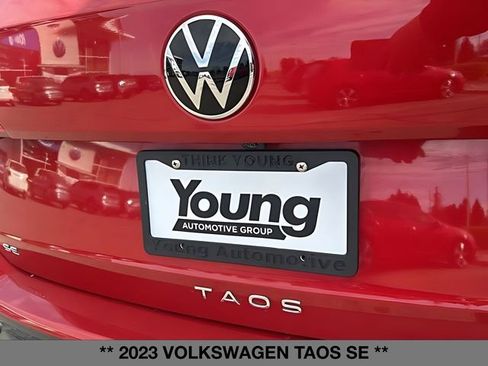 Used 2023 Volkswagen Taos SE w/ Panoramic Sunroof Package image 12