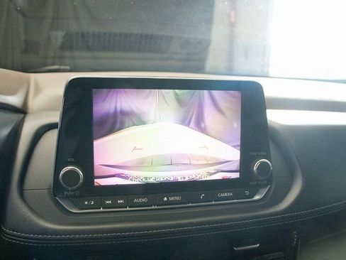 Used 2022 Nissan Rogue SV image 33