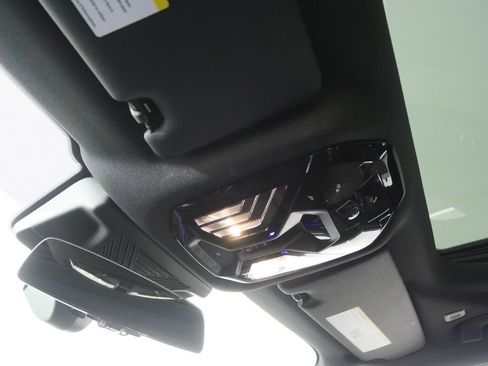 Certified 2025 BMW 530i RWD image 21