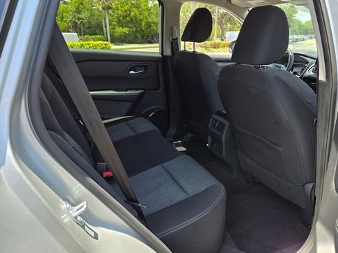 Used 2025 Nissan Rogue SV FWD image 16