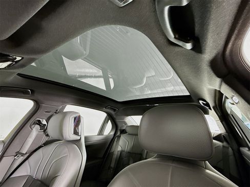 New 2026 BMW 750e xDrive image 23