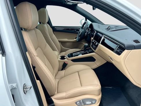 Used 2026 Porsche Macan AWD/4WD image 22