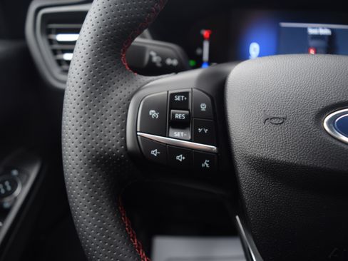 Used 2023 Ford Escape ST-Line w/ Tech Pack #1 image 6