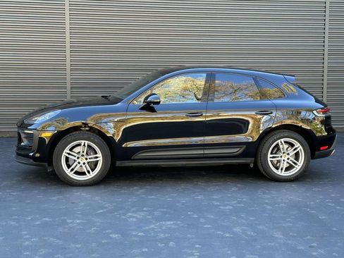 Certified 2025 Porsche Macan image 2