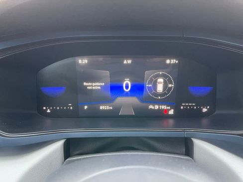 Used 2024 Volkswagen Taos SE image 14