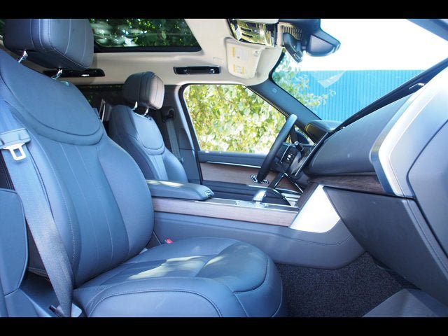 Used 2025 Land Rover Range Rover Long Wheelbase SE AWD/4WD image 11