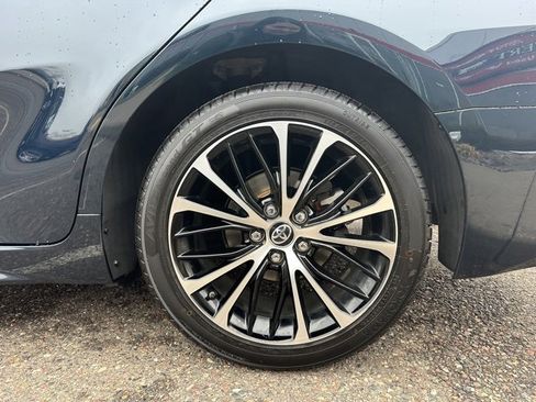 Certified 2018 Toyota Camry SE w/ Moonroof Package image 11