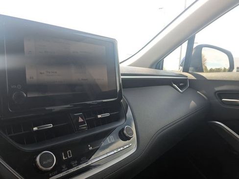 Certified 2023 Toyota Corolla Cross XLE image 23