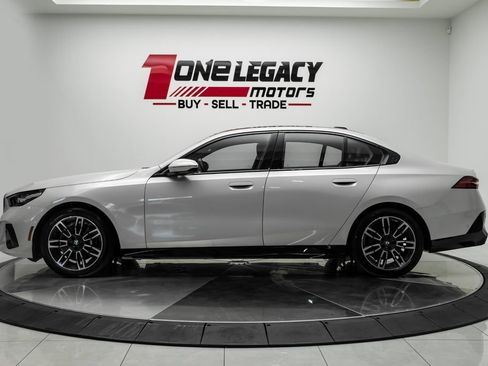 Used 2026 BMW 530i xDrive AWD/4WD image 17