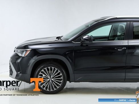 Used 2025 Volkswagen Taos SE FWD image 3