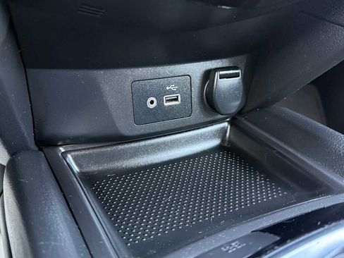 Used 2018 Nissan Rogue SV image 23