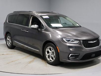 Used 2023 Chrysler Pacifica Limited