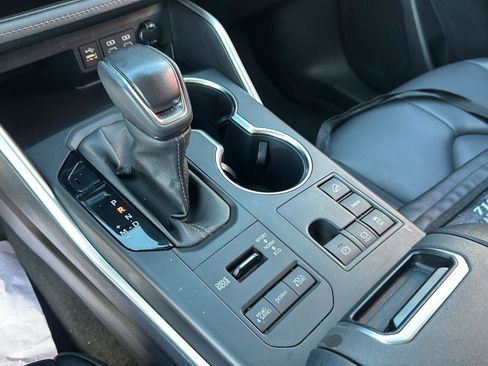 Used 2023 Toyota Highlander XLE image 21