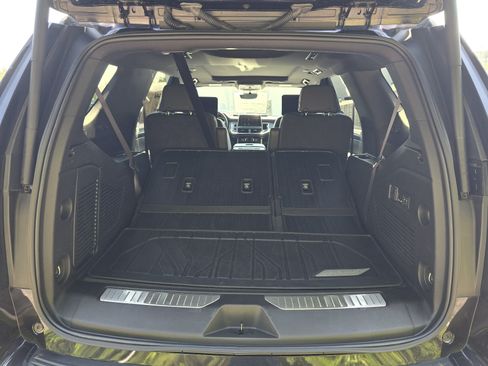 Used 2024 Chevrolet Tahoe Premier AWD/4WD image 25